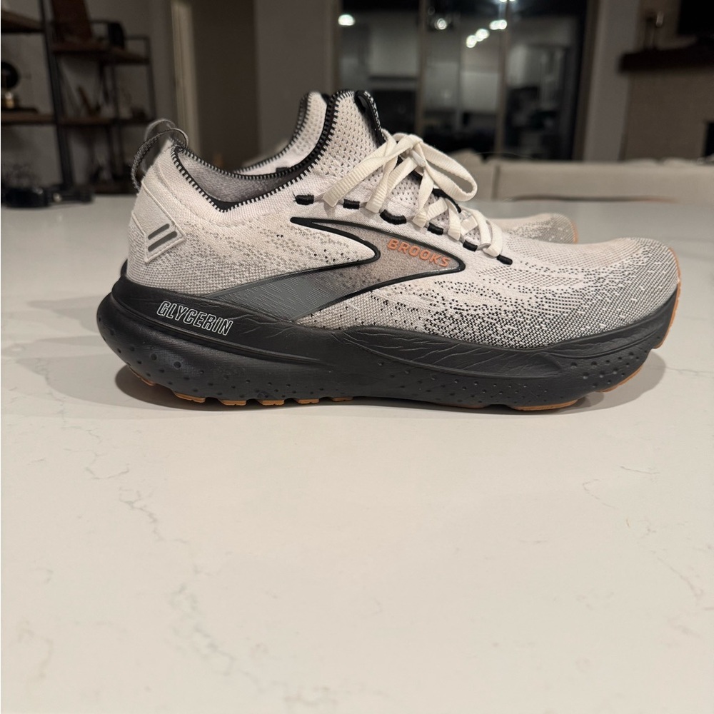 Brooks Men's White and Gray Athletic Shoes